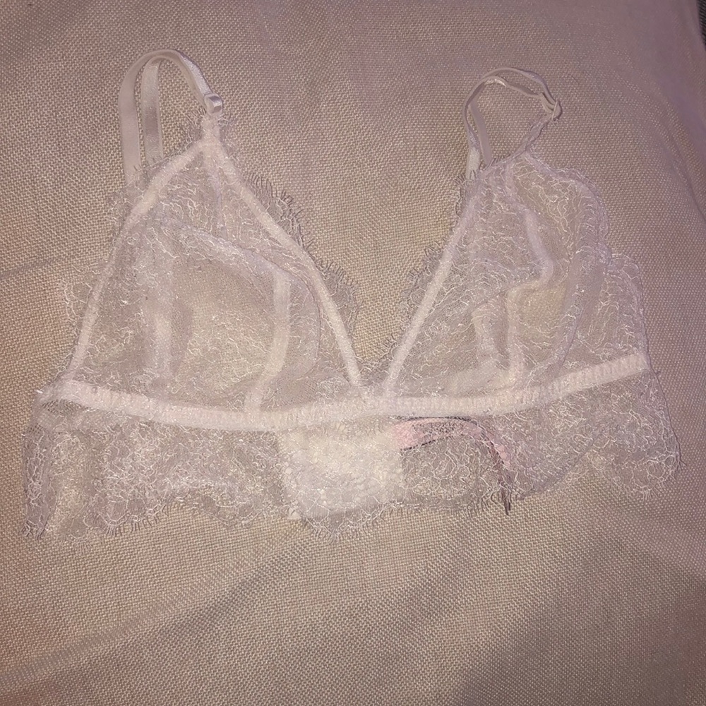 NWOT. Victoria Secret lace bralette. M